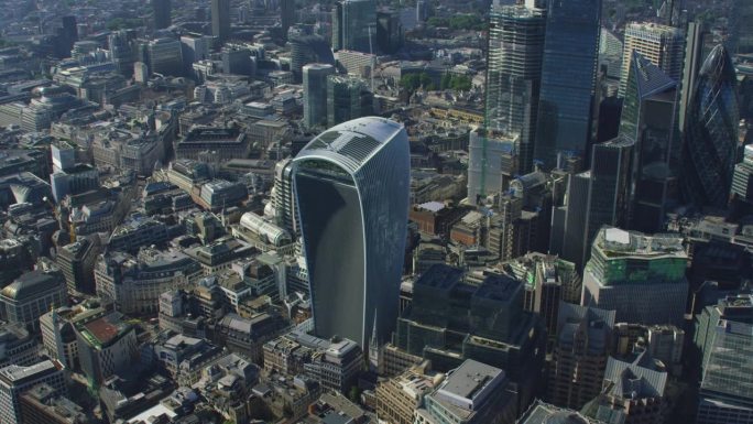 伦敦著名地标鸟瞰图。拥有现代摩天大楼的城市金融区。英格兰。英国。用红色武器8K拍摄。