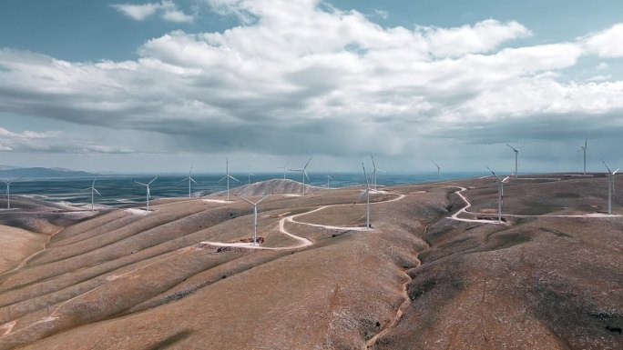 风力发电机组。可持续能源背景。