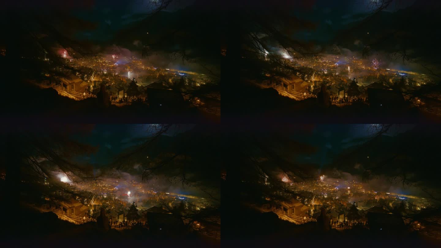 一位身份不明的人在除夕夜欣赏采尔马特被烟花照亮的景色