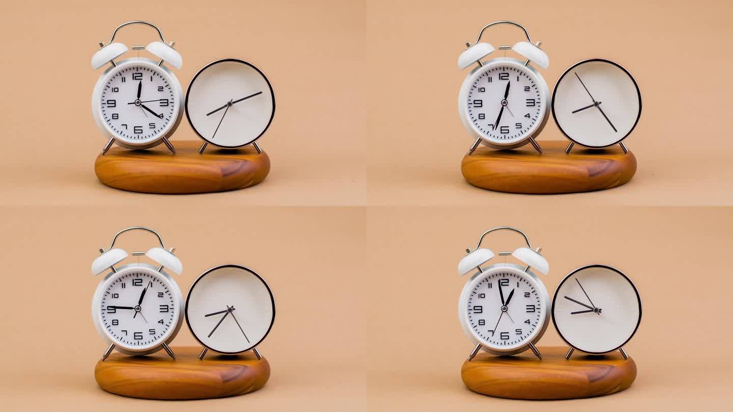 时钟铺设在木头上时移时循环时钟指针时间概念