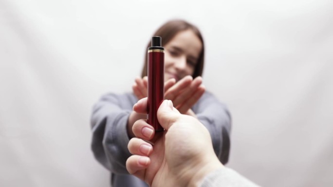 青少年拒绝电子烟，禁止一次性香烟，危害健康，拒绝电子烟