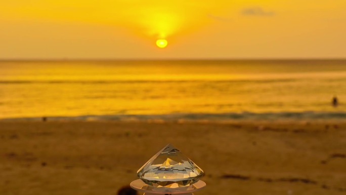 这颗钻石发出耀眼的光芒，为日落形成了戏剧性的背景。