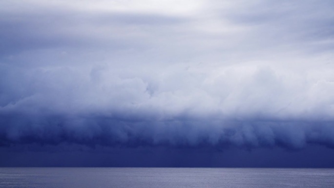 戏剧性的风暴单体穿越海洋的时间间隔