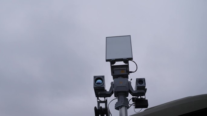 反无人机雷达拦截飞机，对抗四轴飞行器和无人机的装置