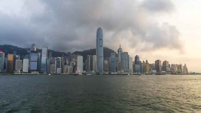 从九龙维多利亚港眺望香港岛