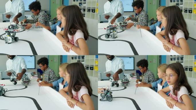 幼儿和老师看着机器人模型在桌子上移动