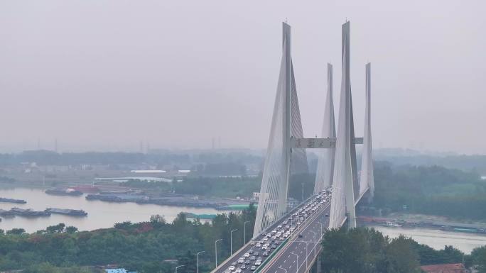 中秋国庆双节高速公路出行高峰来临