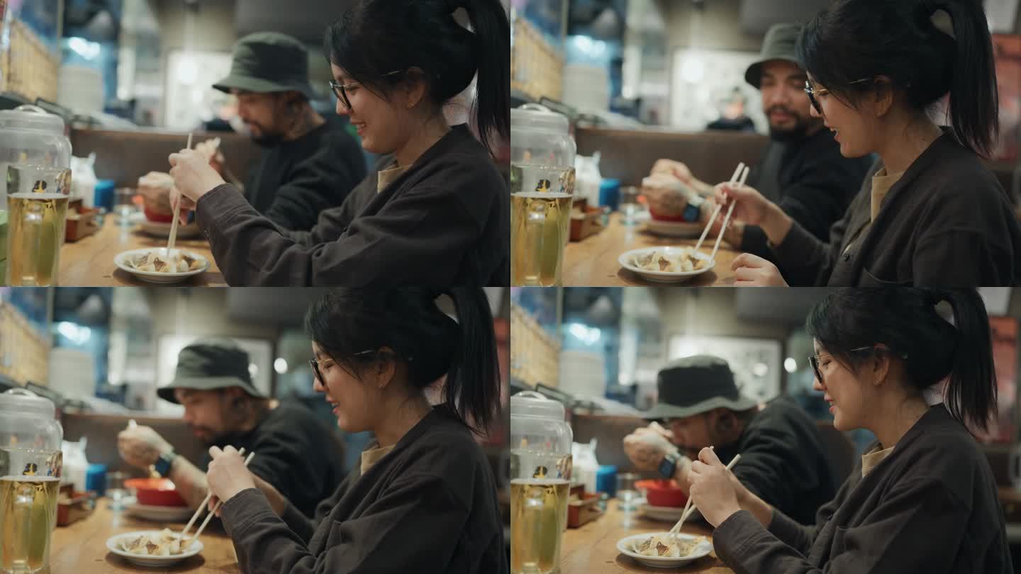 一对亚洲游客夫妇坐在日本餐厅吃拉面。