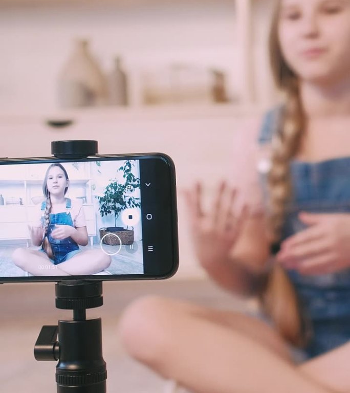 垂直视频影响儿童女孩智能手机