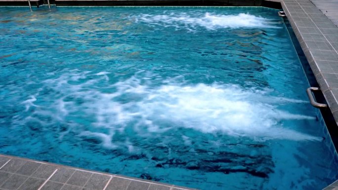 氧气游泳池是水中的空气循环系统