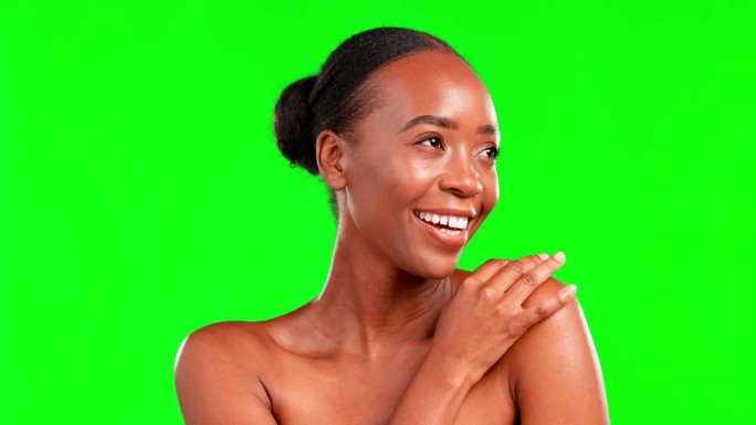 黑人女性，护肤、化妆品和皮肤病学的绿色屏幕上的美丽和思考。唯美的女模特，手放在脸上，光滑的皮肤，在工