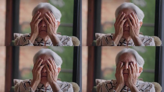 绝望的西班牙裔老年女性，双手捂脸，情绪紧张