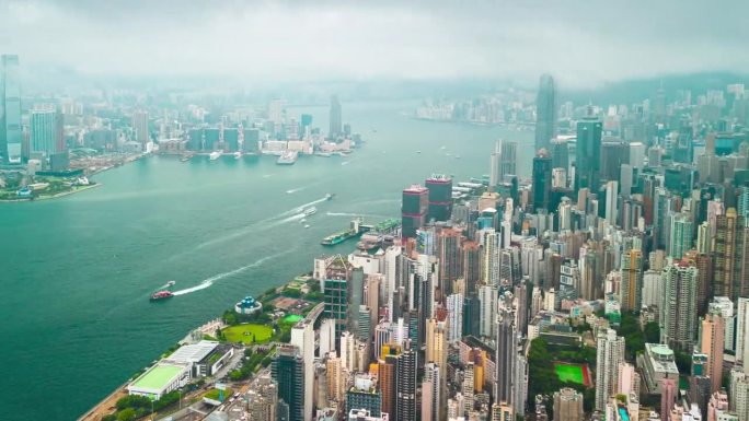 香港城市在雨季的天际线。
