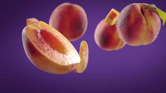 飞桃和桃子片在紫罗兰紫色的背景