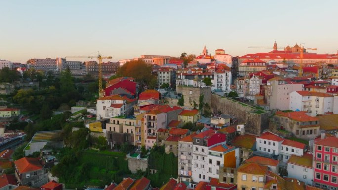 无人机拍摄的葡萄牙波尔图老城区景观