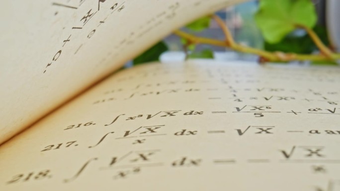 数学百科全书韩文与复杂公式和积分方程探针透镜