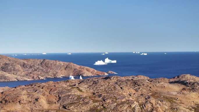 鸟瞰格陵兰峡湾的北极冰川