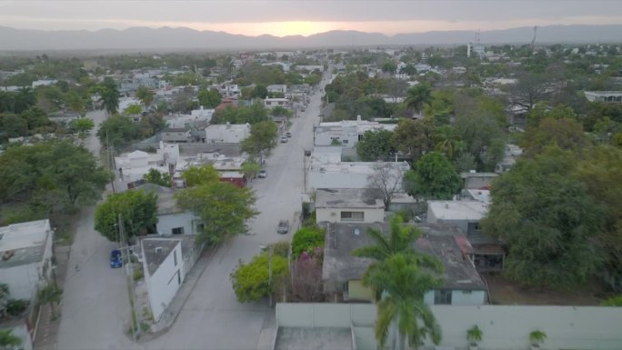夕阳下的墨西哥小镇