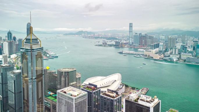 香港城市在雨季的天际线。