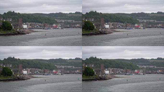 苏格兰沿海小镇的港口景色