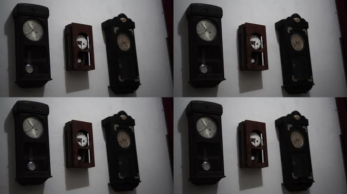 墙上挂着一些古老的钟