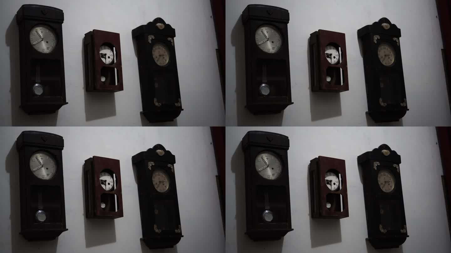 墙上挂着一些古老的钟