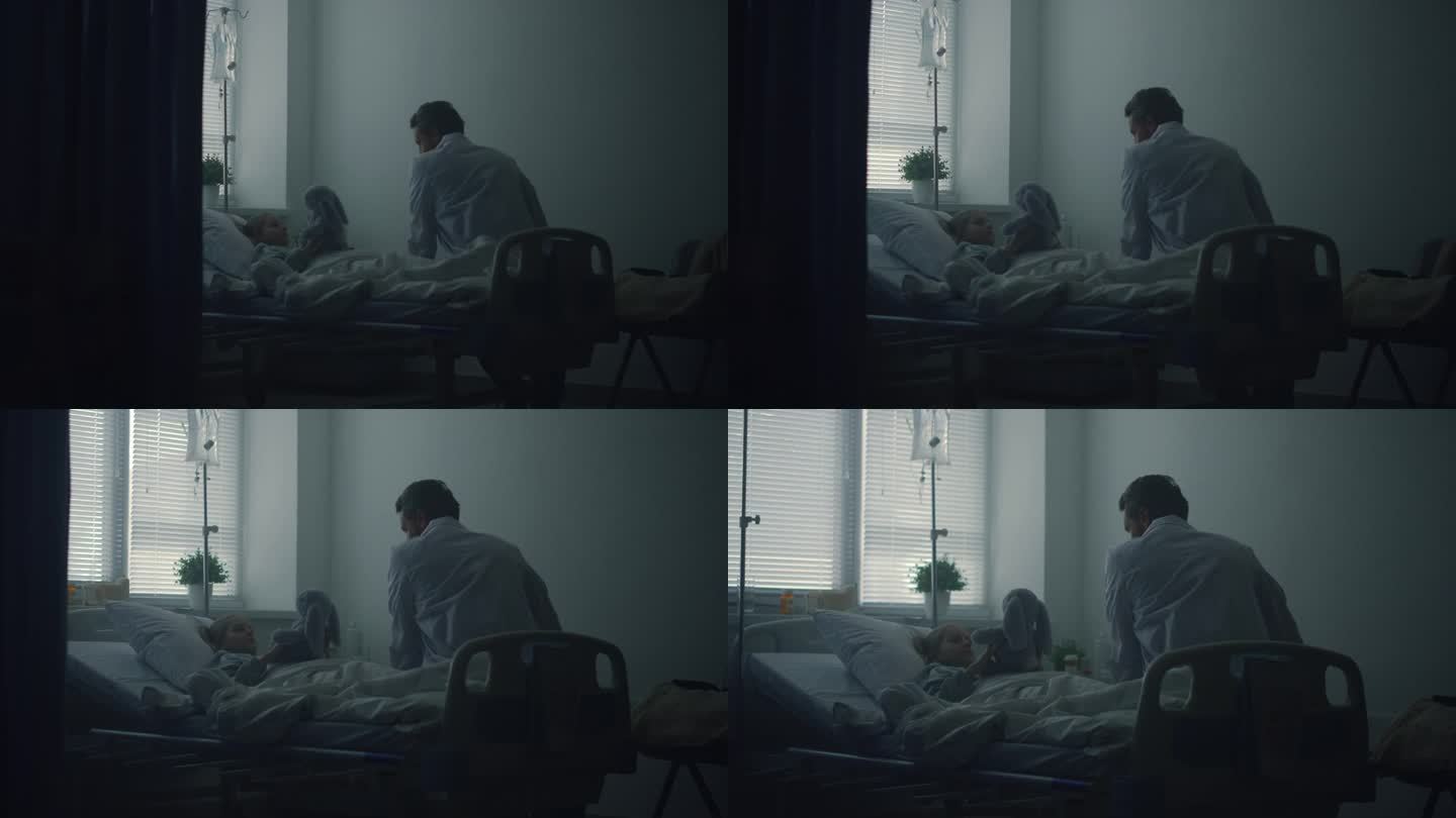 医生在门诊病房探视小病人。生病的女孩抱着毛绒玩具躺在床上。