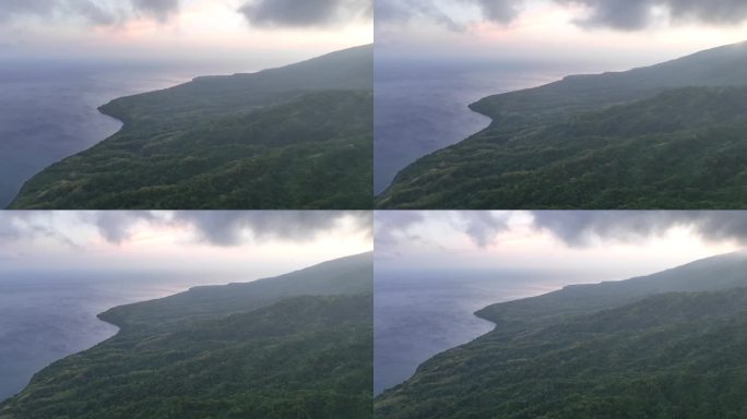 鸟瞰印尼火山岛上空漂浮的云