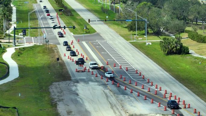 美国交通基础设施的建设道路工程。对交通畅通的公路进行改造。州际交通概念的发展