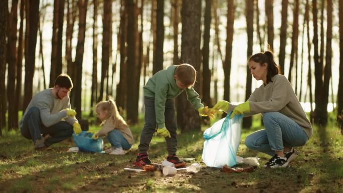 家庭周末欢聚大自然，清理森林塑料垃圾，保护环境