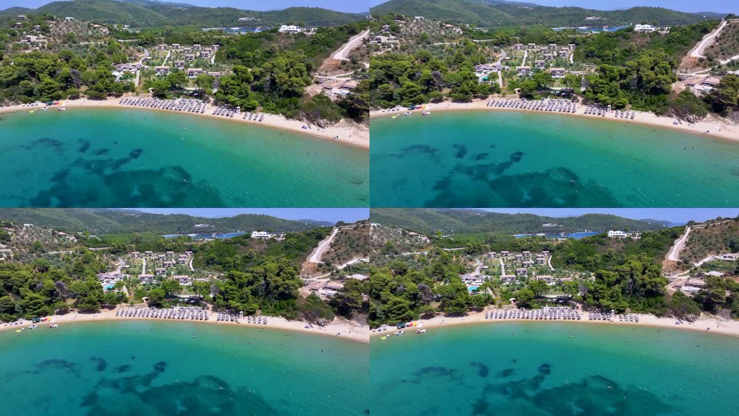 斯基亚索斯岛上受欢迎的香蕉海滩鸟瞰图