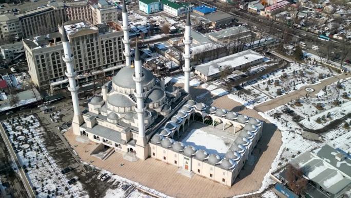 伊玛目萨拉希比什凯克中央清真寺，无人机放大镜头