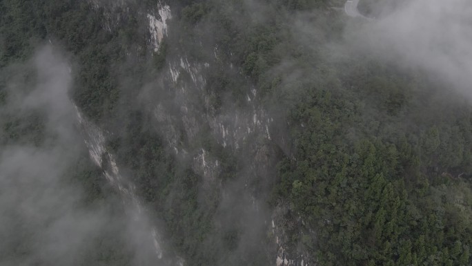 【4k】云雾中的大山