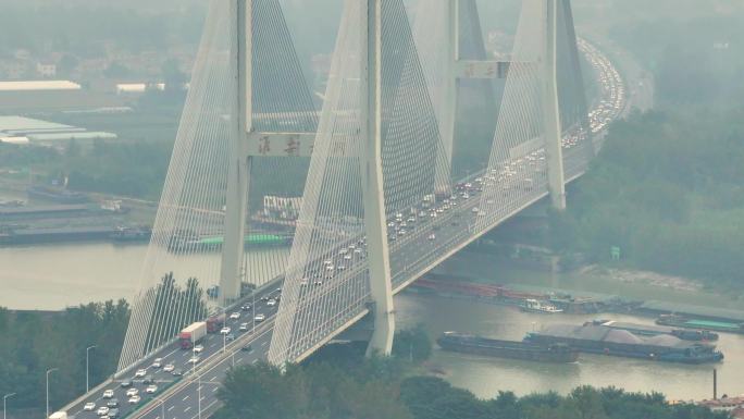 中秋国庆双节高速公路出行高峰来临