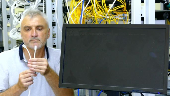 服务器计算机监视器和系统管理员用网线