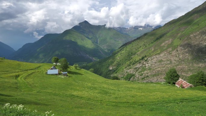法国乌特比利牛斯省卢兹圣索韦尔的吕瑟山谷