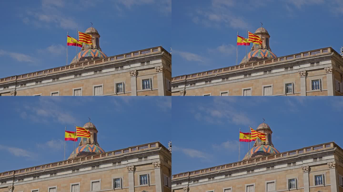 西班牙和加泰罗尼亚的旗帜飘扬在旧城建筑的顶部。巴塞罗那。西班牙。
圣尧姆广场。