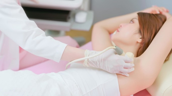 女性腋下超声检查医疗B超治病查体
