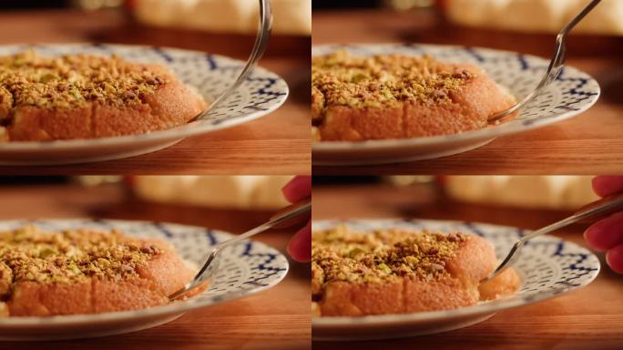 阿拉伯传统甜品，库纳法菜特写。中东民族美食甜点。穆斯林家庭晚餐，斋月，开斋。阿拉伯菜外卖。