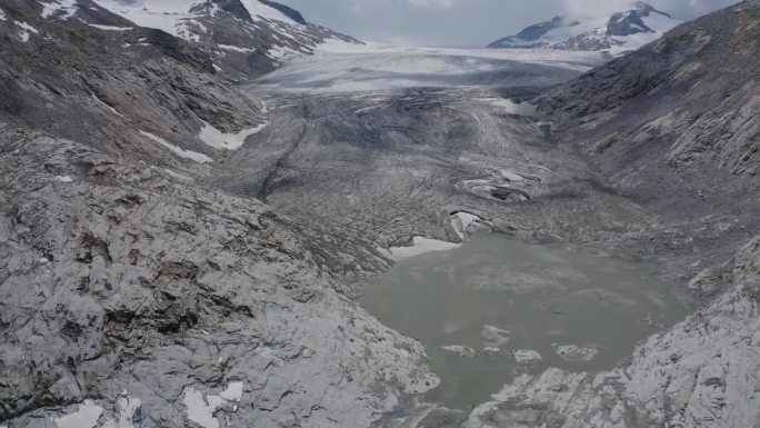 特伦蒂诺阿达梅洛冰川鸟瞰图