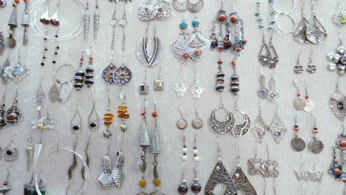 传统摩洛哥银饰、耳环。