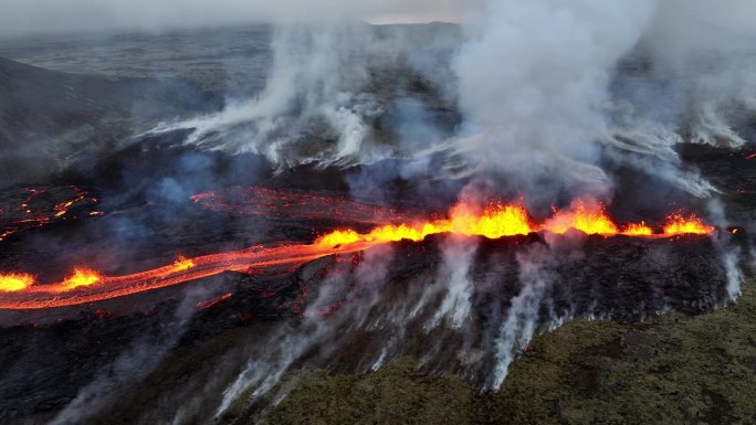 lili - hrutur火山喷发的空中全景镜头。冰岛。Fagradalsfjall。无人机镜头，熔