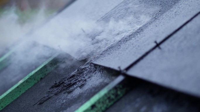 测试防火太阳能板着火并产生烟雾的耐久性