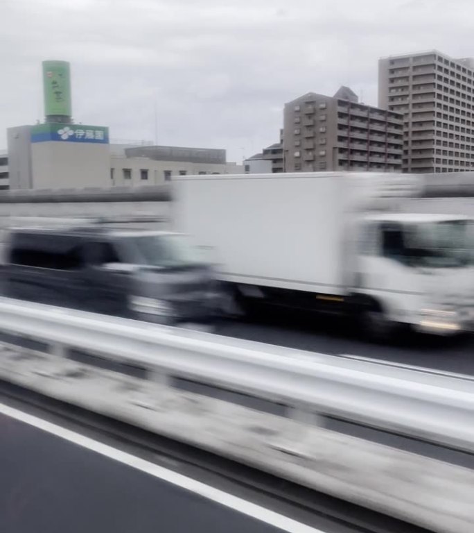 从巴士上看东京城市高速公路