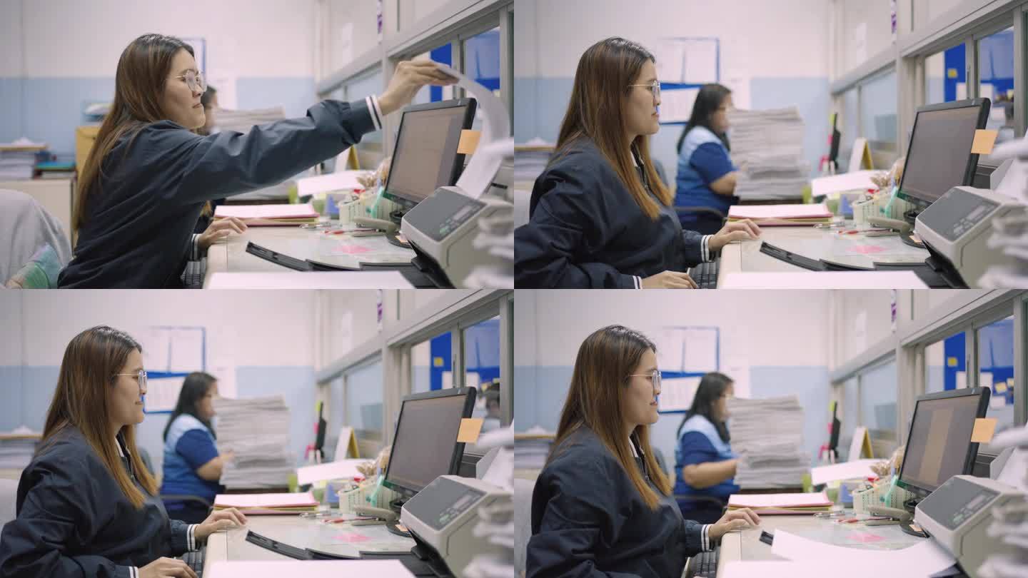 在办公室工作的女残疾人士使用扫描机扫描文件，以转换成数码文件输入电脑。口腔受损，唇裂，腭裂。