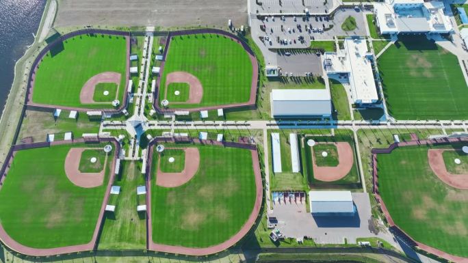 露天棒球场鸟瞰图与新棒球场在佛罗里达农村。美国体育基础设施