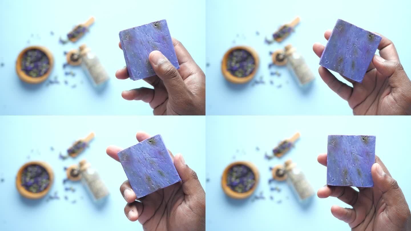 手持紫色自制天然肥皂条