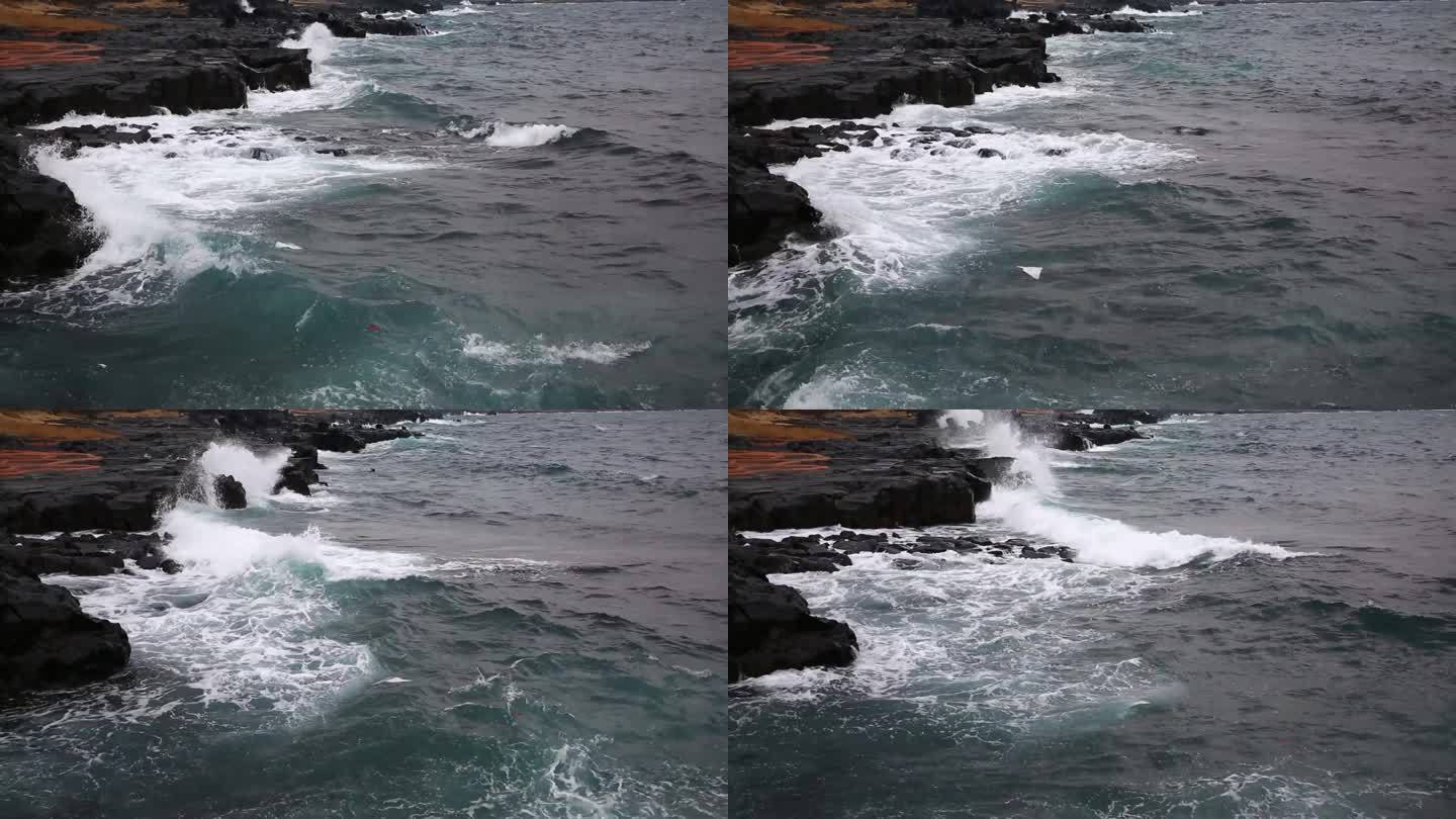 在济州岛的海月石盐池附近，可怕的海浪拍打着海面