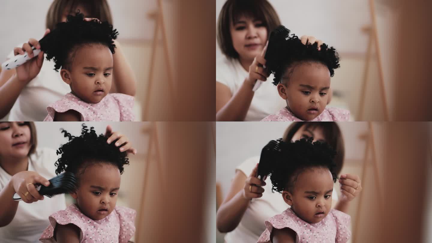 妈妈在给女儿梳头