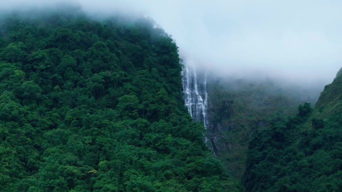 台湾嘉义蛟龙瀑布鸟瞰图。